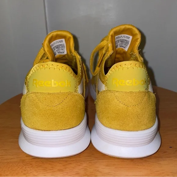 REEBOK // Golden Yellow Athletic Shoes Sneakers women 8.5 - Picture 5 of 10